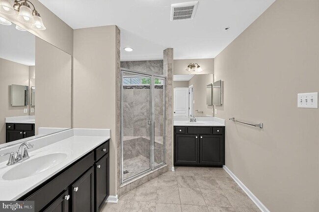 Building Photo - 7524 Holly Ridge Dr