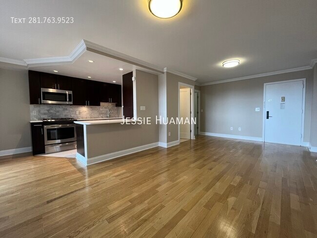 Building Photo - 80 N Moore St