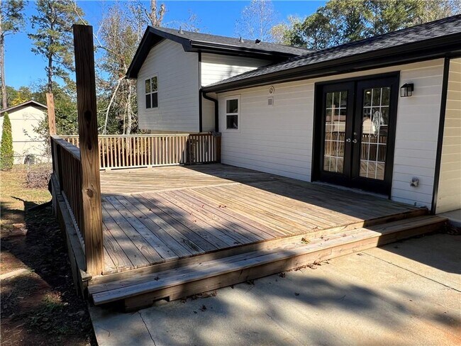 Building Photo - 550 Oglesby Bridge Rd SE