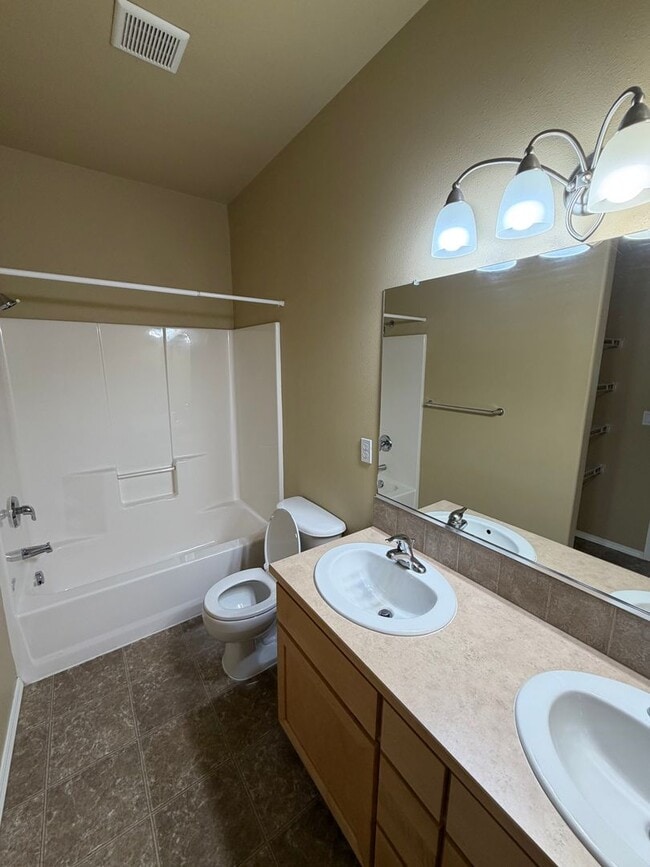 Building Photo - Modern Comfort Meets Easy Living in McKenzie Ridge Estates