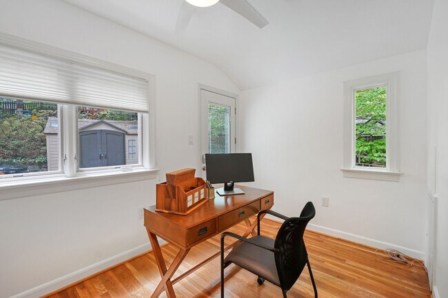 Building Photo - 3 Bed 1.5 Bath - Takoma Park Cottage - Mov...
