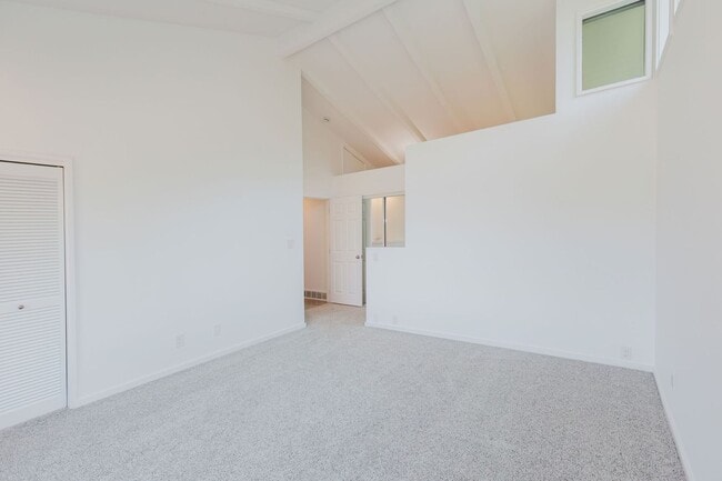 Building Photo - Low Bank Waterfront New Remodel on Huge Lot