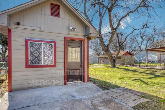 Building Photo - 1322 W Malone Ave
