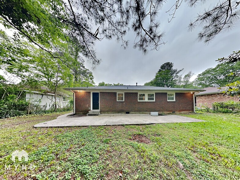 Building Photo - 2116 Barbara Ln