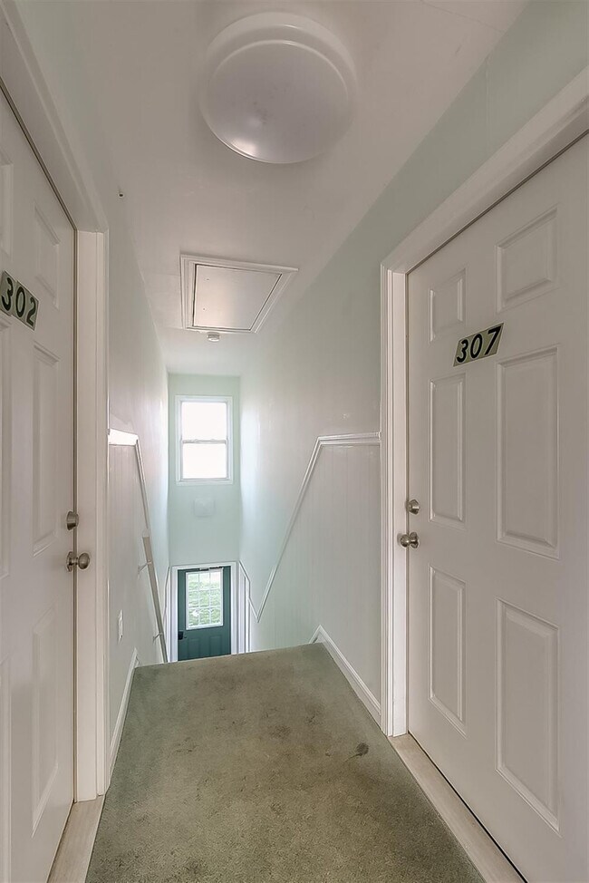 Building Photo - 1439 Townley Dr