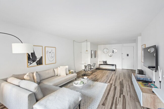 Building Photo - 330 W 58th St