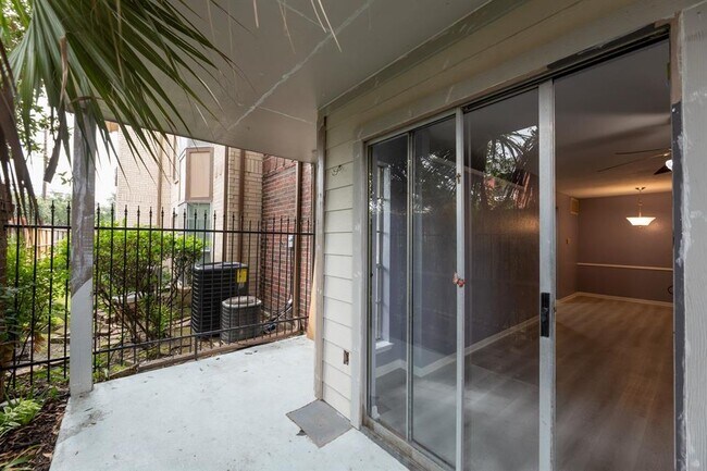 Building Photo - 2121 Hepburn St