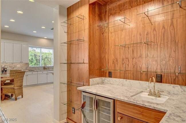 Building Photo - 209 Surtees Point St