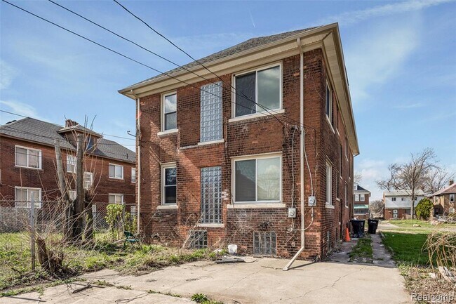 Building Photo - 3217 Elmhurst St