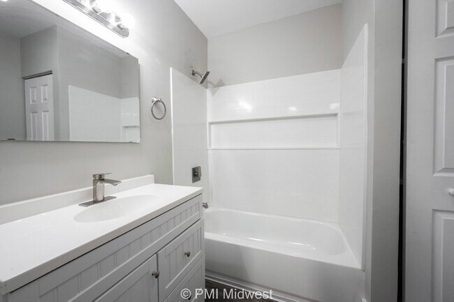 Building Photo - "Charming 3-Bedroom Duplex Haven on W 29th St – Spacious 1031 Sq Ft Gem in Indianapolis!"