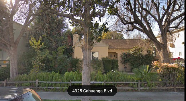 Back Back house - 4925 Cahuenga Blvd