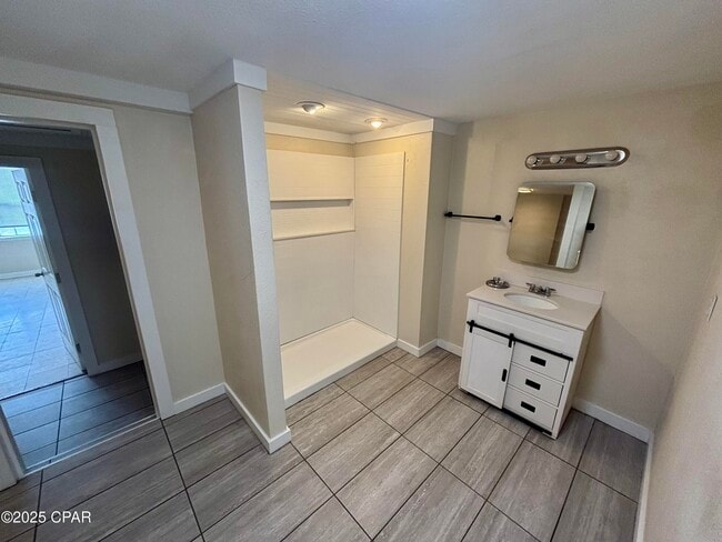 Building Photo - 1206 Buena Vista Blvd