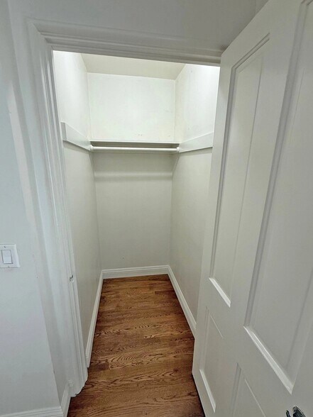 Building Photo - 1221 N Sweetzer Ave