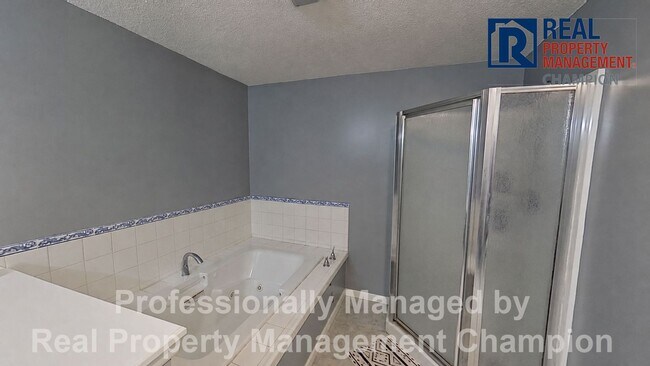 Building Photo - Charming 3 BD/2 BA Home Just 2 Miles from Camp Lejeune Main Gate