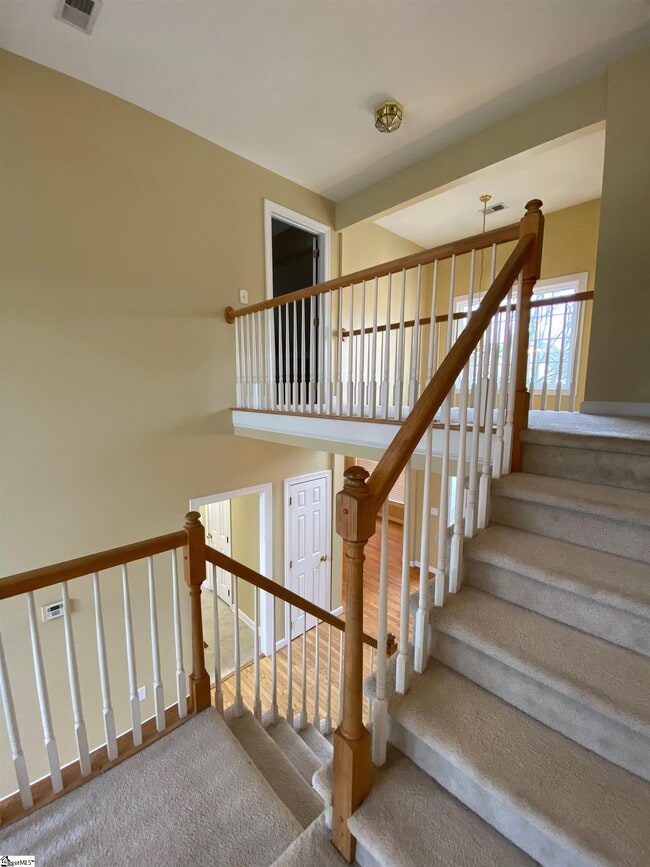 Building Photo - 301 Fortuna Dr