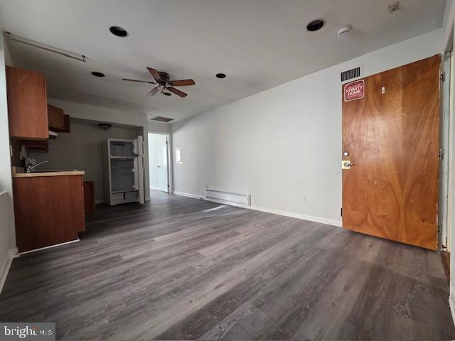 Building Photo - 413 S Broad St