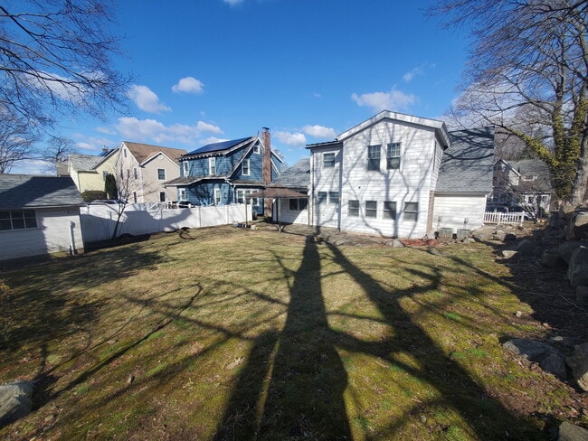 Building Photo - 12 Maplewood Terrace