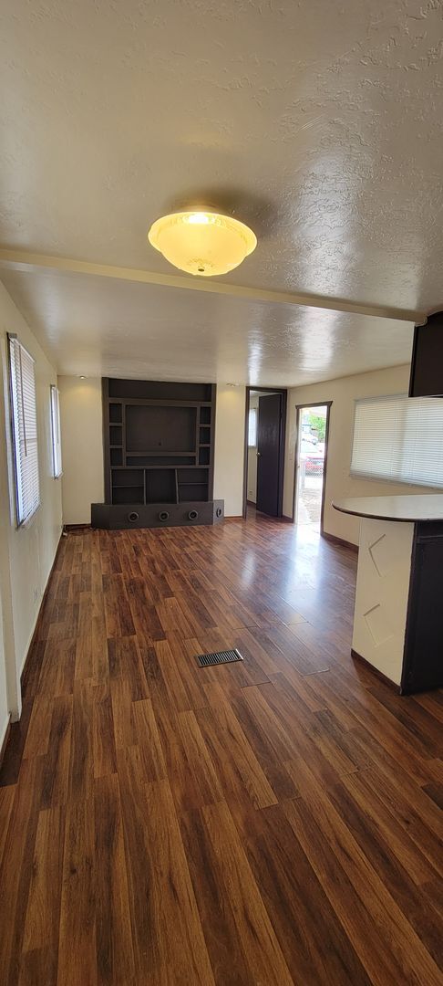 Building Photo - 2940 View Dr