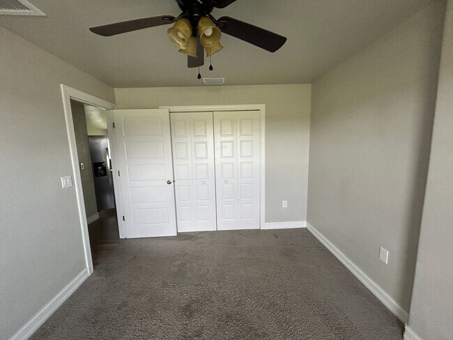 Building Photo - Stunning  3 bedroom 2 bathroom single family home.