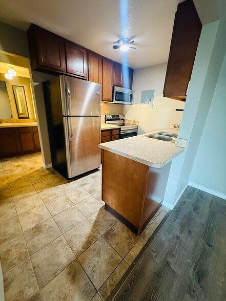 Building Photo - 2227 Canyon Blvd