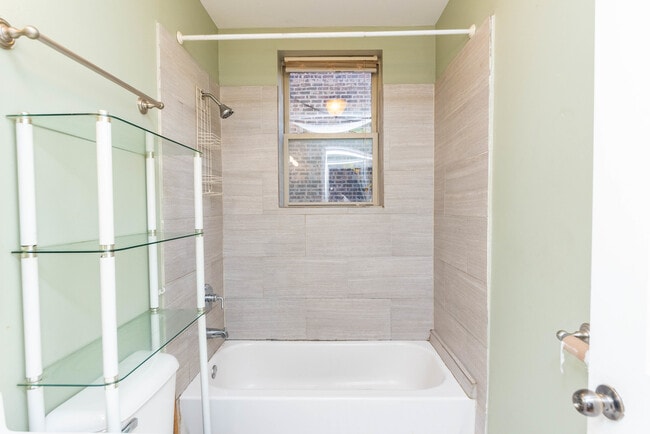 Building Photo - 2812 E 76th St