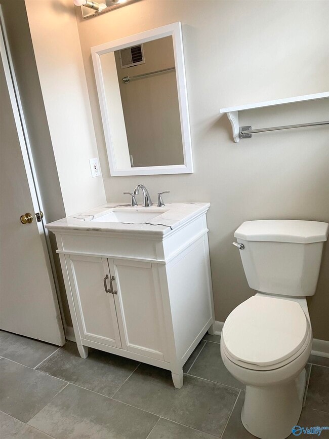 Building Photo - 612 Drummond Rd SW