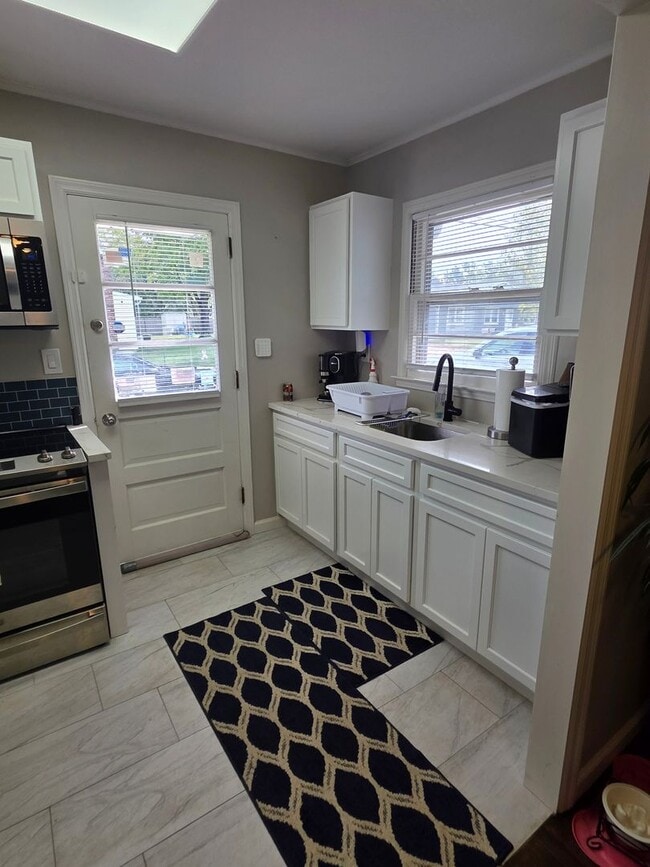 Building Photo - Take a look on this beautiful corner property