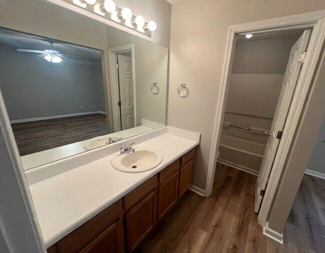 Building Photo - 462 Peachtree Ridge Dr NW