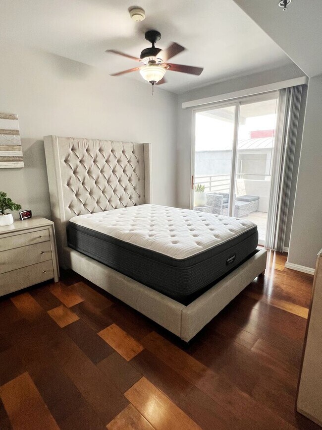 Building Photo - Beautiful 1 Bed/1 Bath Fully Furnished Lig...