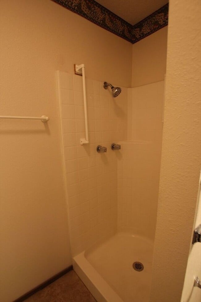 Building Photo - Beautiful 3 Bed 2 Bath Home in Tyler's Azalea District