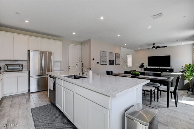 Building Photo - 871 Benning St