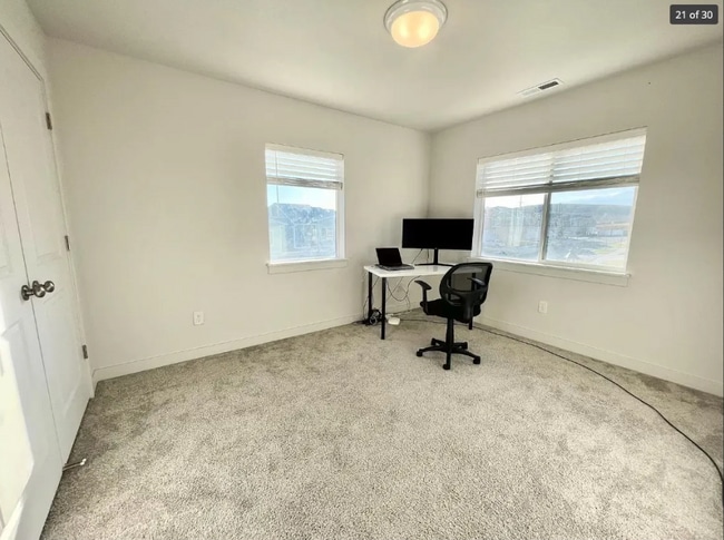 Building Photo - 2162 N Cloverleaf Wy