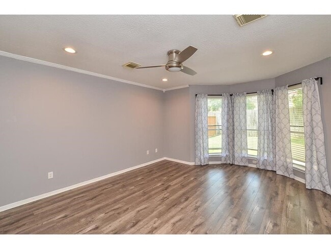 Building Photo - 6111 Dove Fern Ct