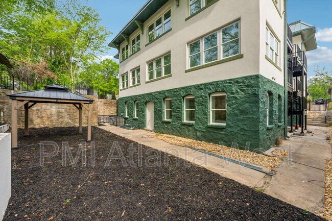 Building Photo - 750 Cascade Pl SW