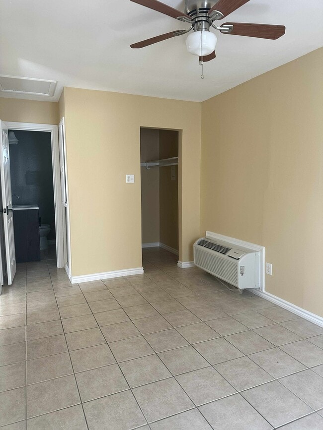 Building Photo - 6 Pine Creek Cir