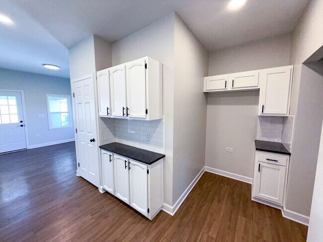 Building Photo - Charming Cape Cod in Columbus | 3BR, Updat...