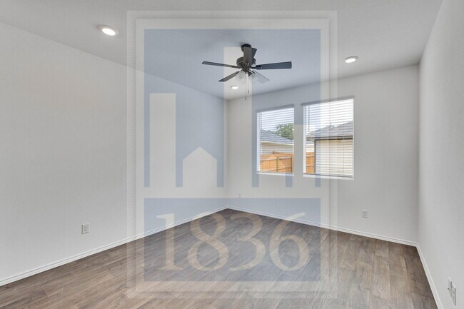 Building Photo - 304 Azua Path