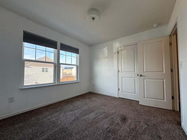 Building Photo - 115 Fortress Dr