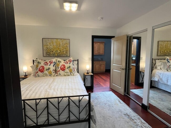 Building Photo - 730 E 3rd St