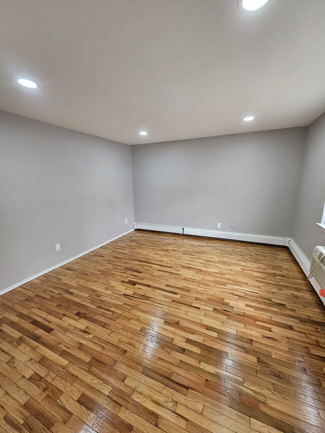 52-54 W Stratford Pl 1 - 54 W Stratford Pl