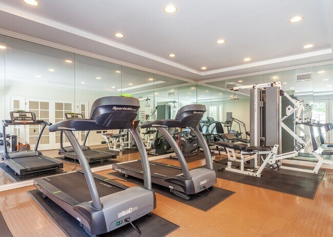 Building Photo - Stunning 2 Bed | 2 Bath Luxury Condo with ...