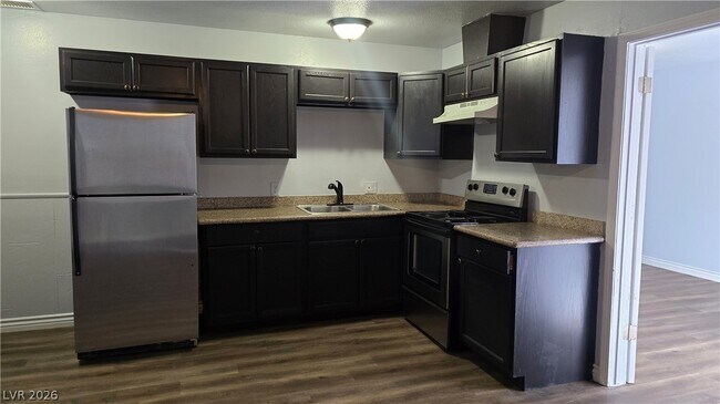 Building Photo - 716 N 11th St