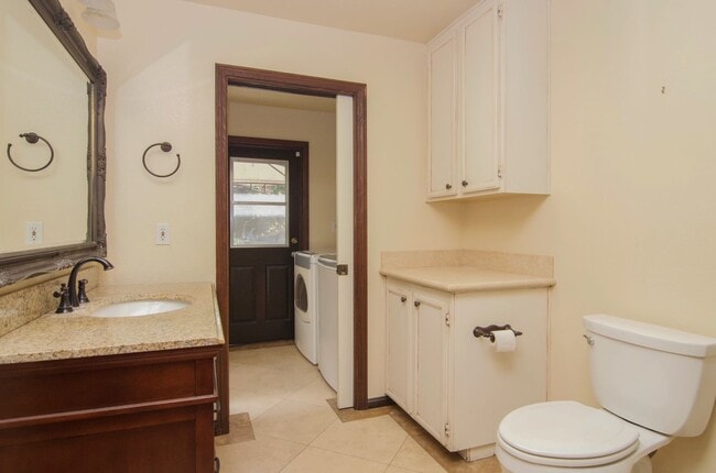 Building Photo - Charming Craftsman Home for Rent in Costa Mesa