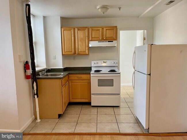 Building Photo - 307 Dolphin St