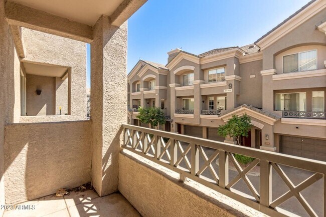 Building Photo - Amazing Townhome in Gated Community!