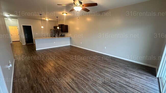 Building Photo - 449 S Longbranch Dr