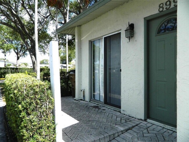 Building Photo - 899 Crystal Lake Dr