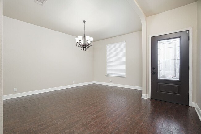 Building Photo - Encino Mesa move in
