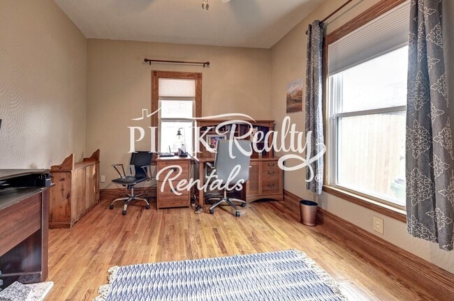 Building Photo - 1610 W Kiowa St