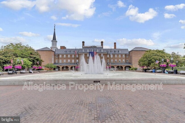 Building Photo - 922 S Washington St